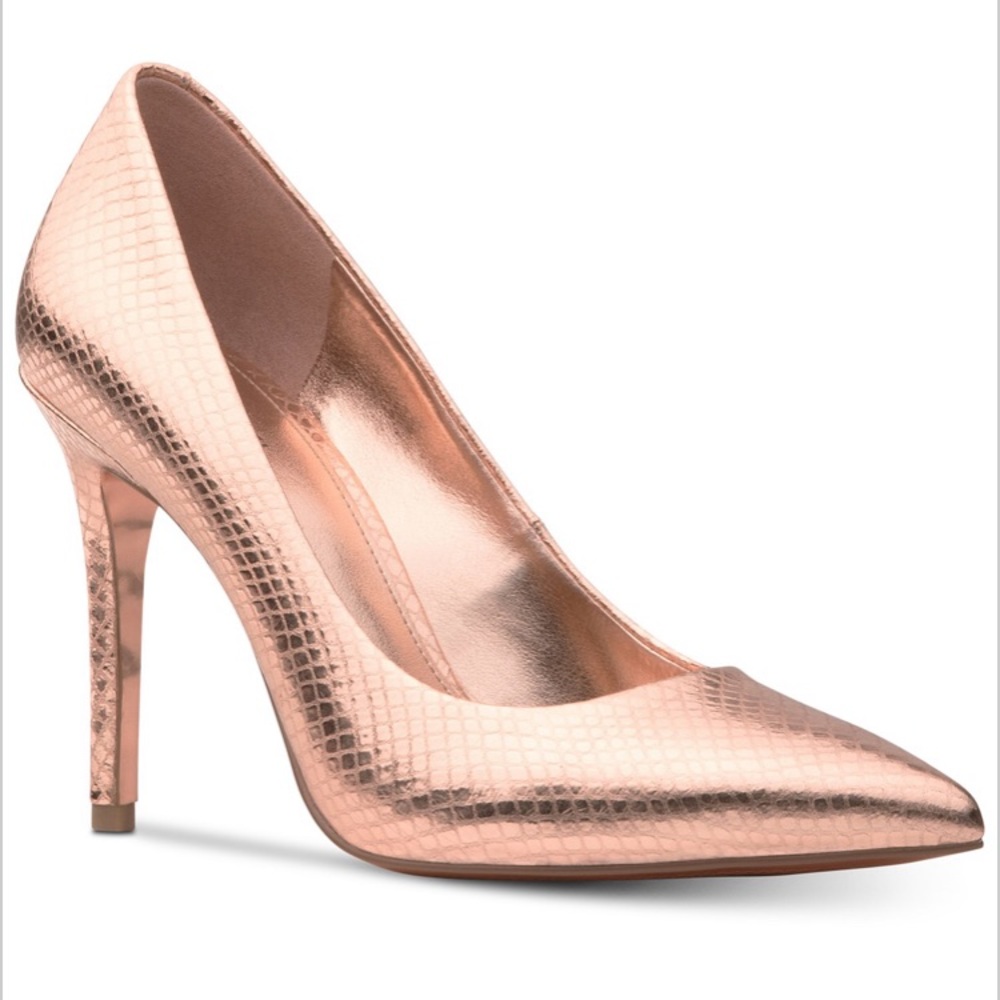 NEW  Micheal Kors Pumps NEVER WORN !!